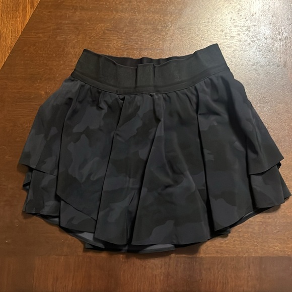 Lululemon Court Rival HR Skirt Regular Heritage Camo Coal - Picture 4 of 11